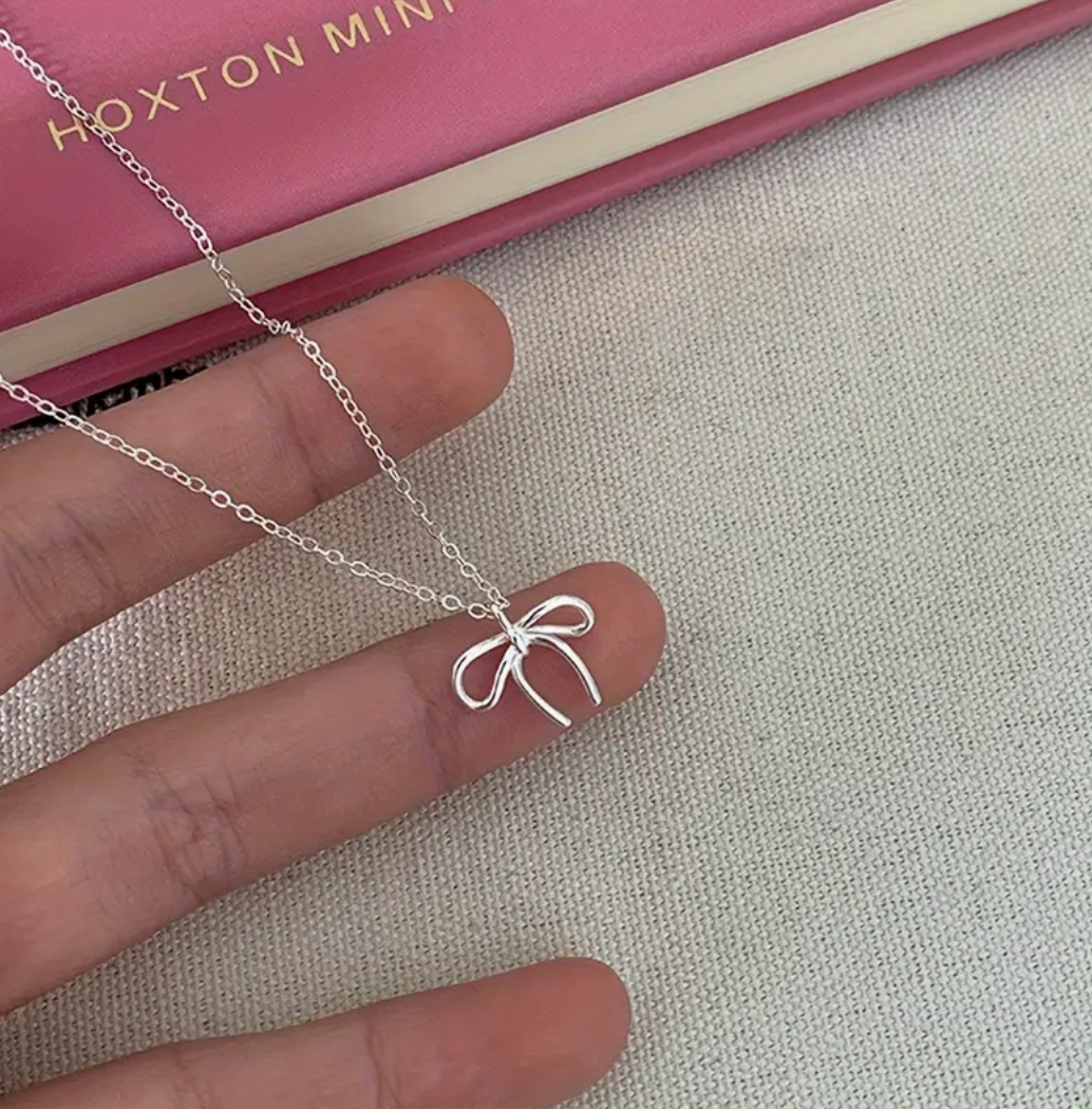 Daily bow necklace
