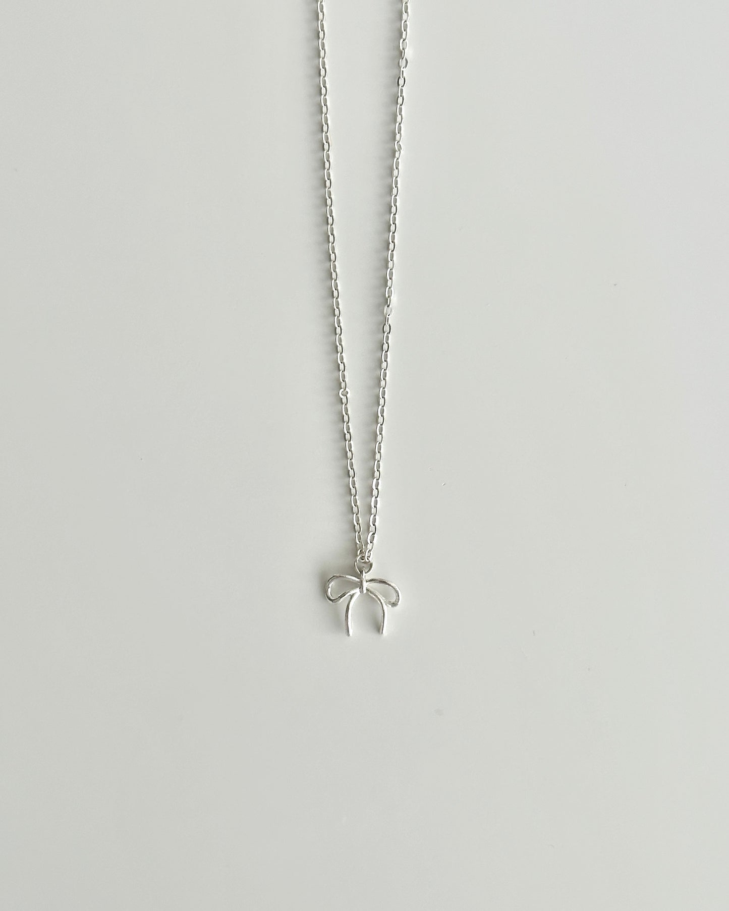 Daily bow necklace