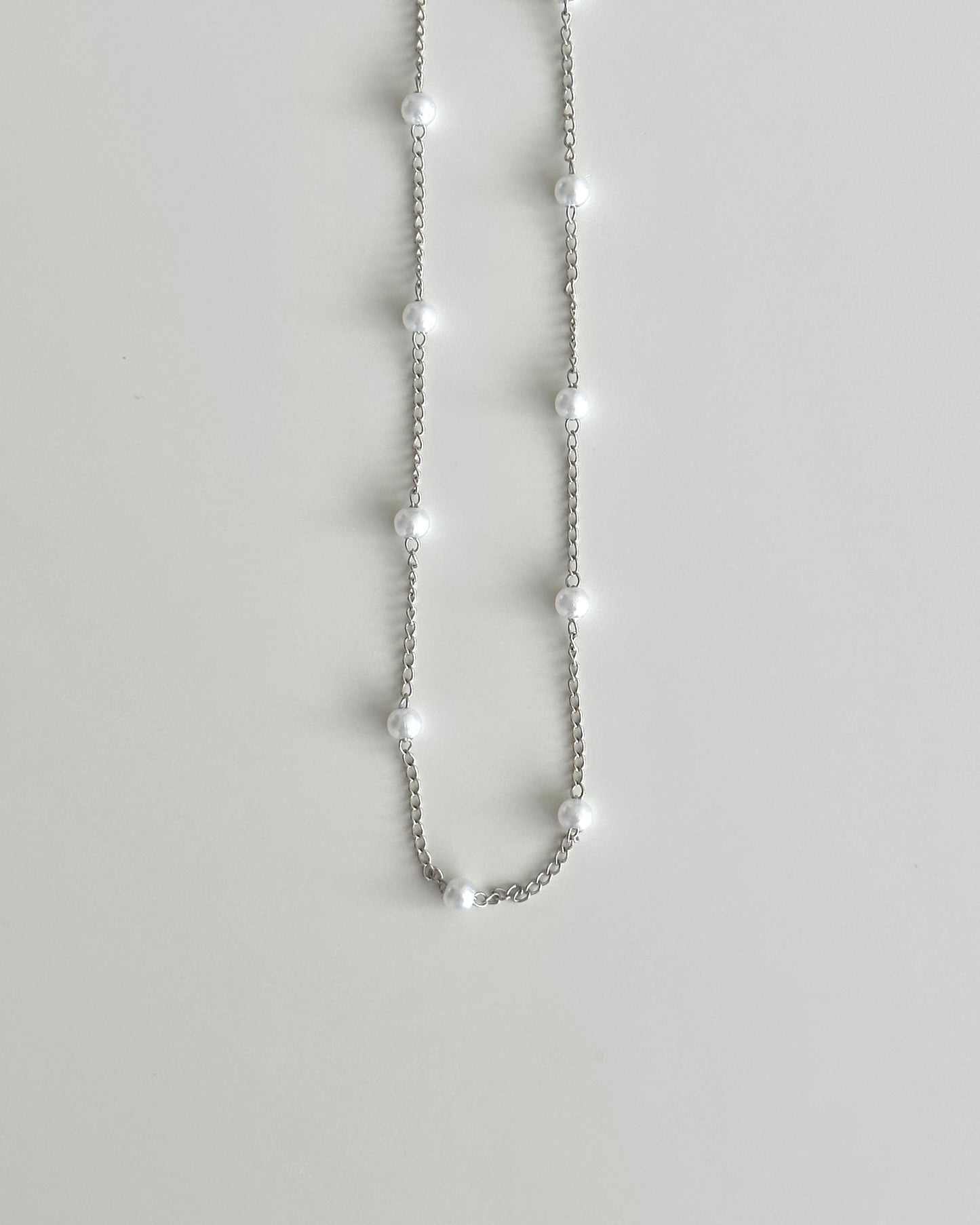 Silver pearl necklace