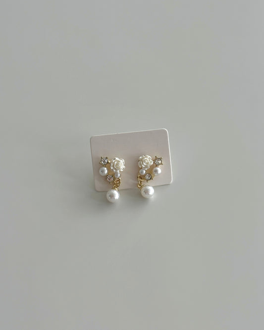 Flower pearl drop earring