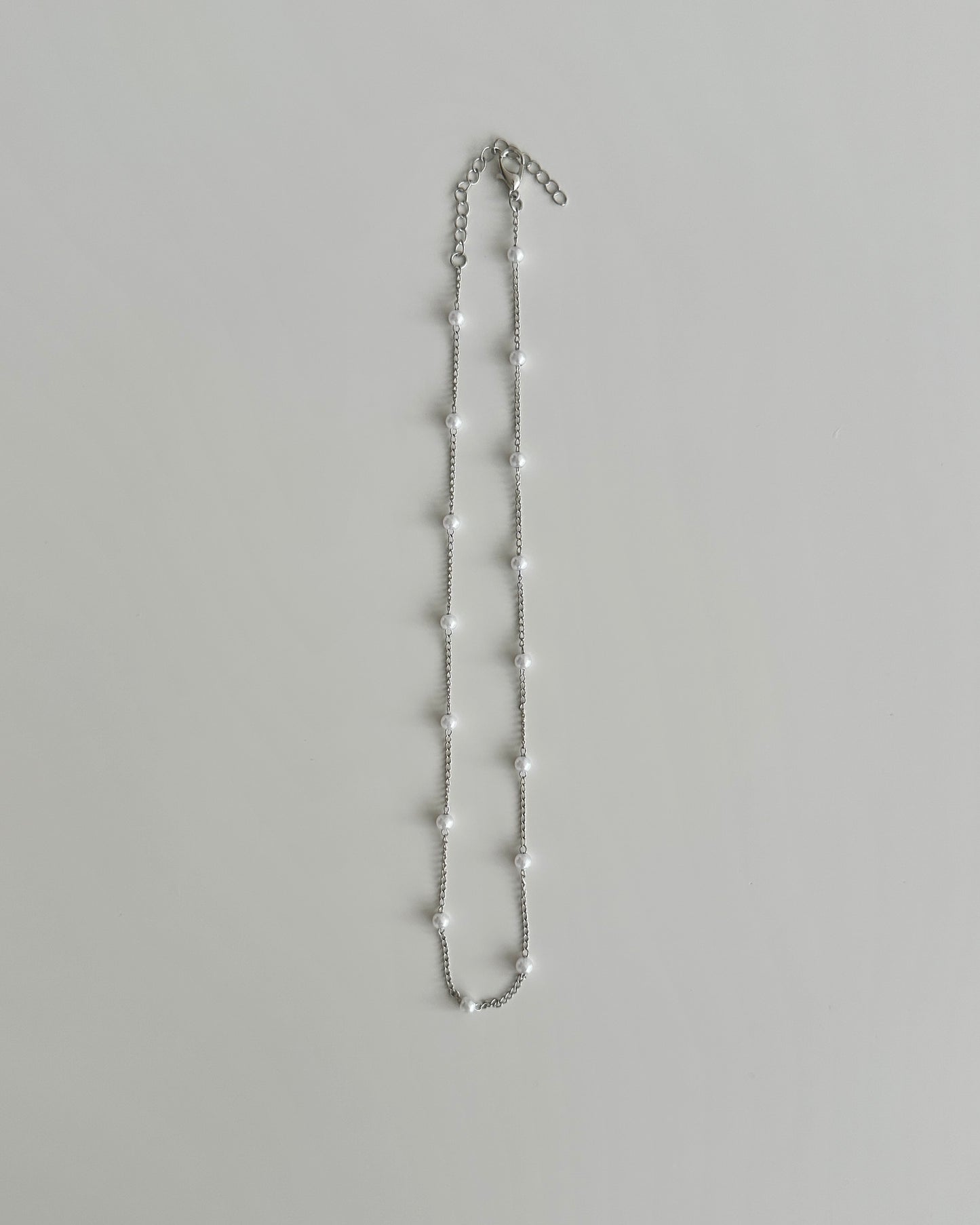 Silver pearl necklace