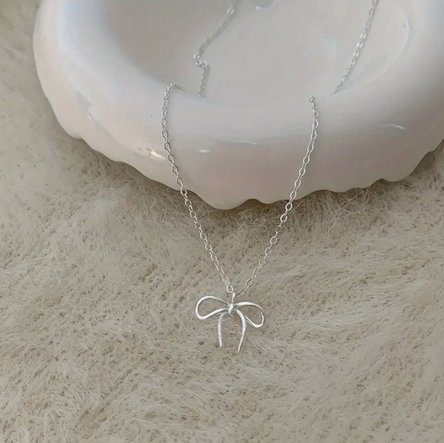Daily bow necklace
